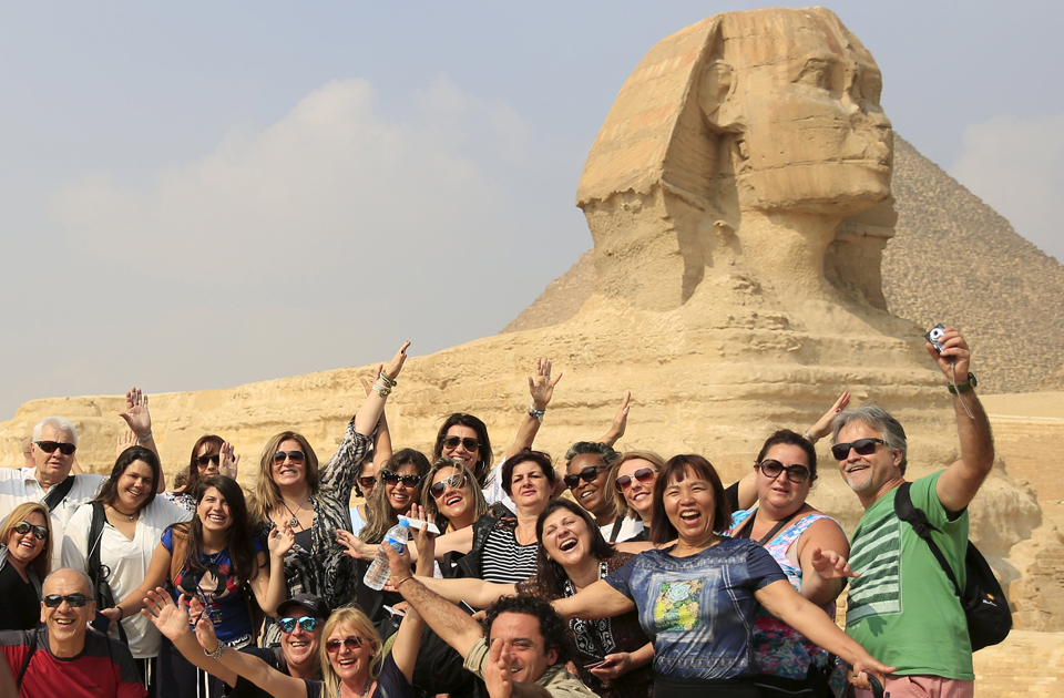 Budget Half day tour to Giza Pyramids and Sphinx in Cairo 