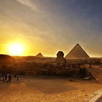 Tour: Giza Pyramids, Sphinx, Egyptian Museum, Khan el-Khalili Bazaar